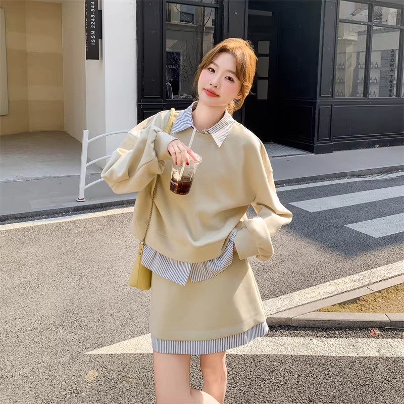 班奈悦复古条纹拼接假两件卫衣套装女早春新款休闲运动短裙两件套