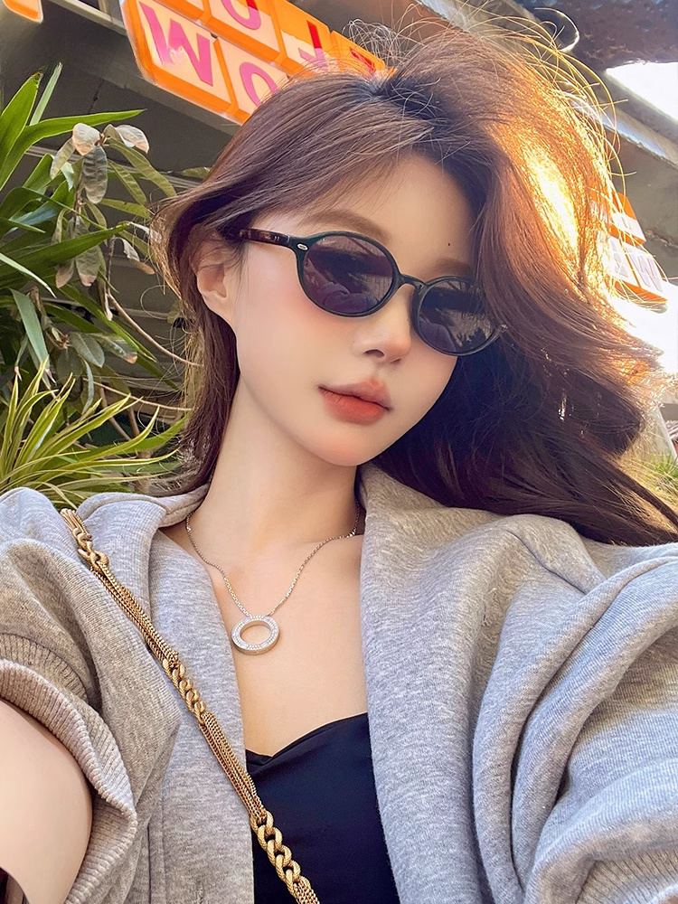 张婧仪书呆子太阳镜女小脸dowdy