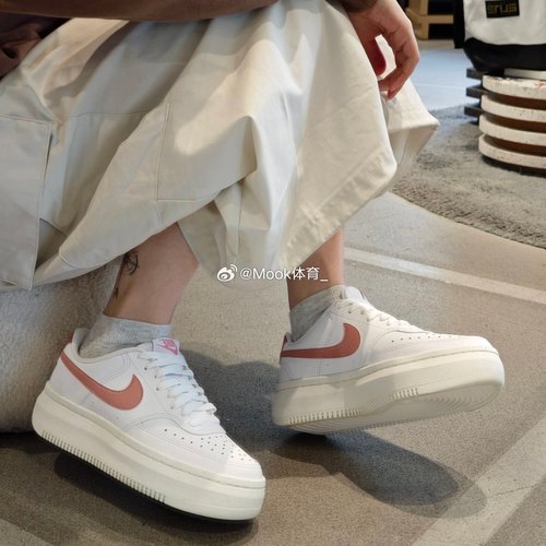 耐克系带女子板鞋低帮