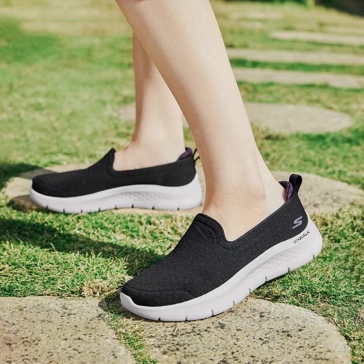 Skechers斯凯奇2025春季女款舒适轻质休闲鞋耐磨大底健步鞋124825