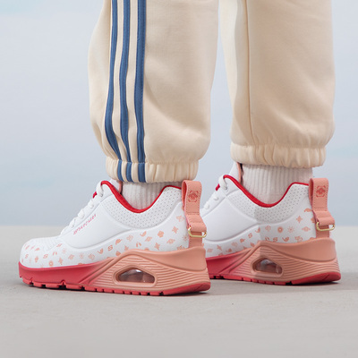 斯凯奇女鞋龙年新年款气垫鞋跑鞋