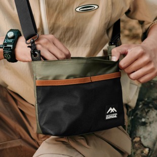 Skechers斯凯奇男女单肩斜挎包休闲运动防泼水户外随身包L224U025