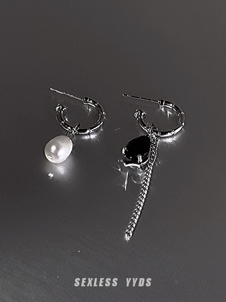 YYDS 여성을위한 달콤한 멋진 스타일 비대칭 진주 귀걸이 가을 겨울 틈새 디자인 하이 엔드 귀걸이 맞춤형 다목적 귀걸이