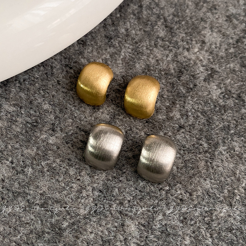 YYDS丨精致拉丝金属耳钉