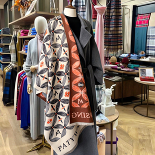 法国CaringKleing100%羊绒~新款字母印花围巾女时尚空调披肩两用