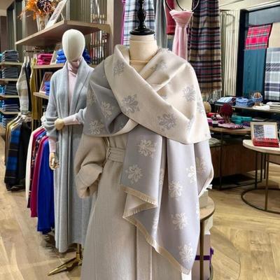 法国CaringKleing100%羊绒~鸢尾花围巾披肩外搭花纹两用加厚保暖
