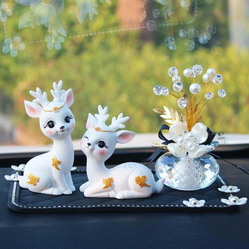 汽车摆件创意可爱网红女神款车载车内中控台装饰用品一路平安鹿