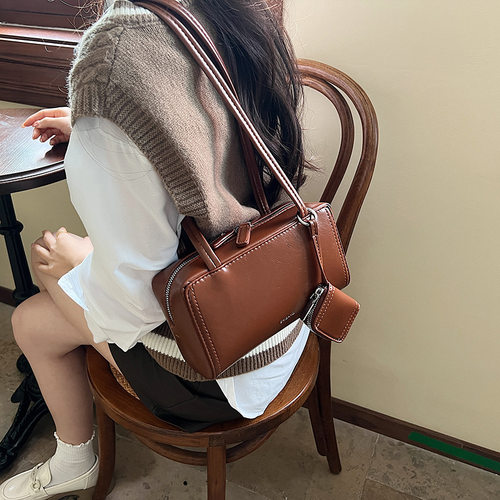 韩版潮流保龄球腋下包女2026秋季新款时尚简约单肩斜挎枕头子母包