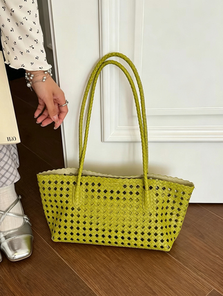 Cliang Kitty Fashionable Cut Out Woven Bag 2026 New Commuter Large-Capacity Shoulder Bag Summer Handbag