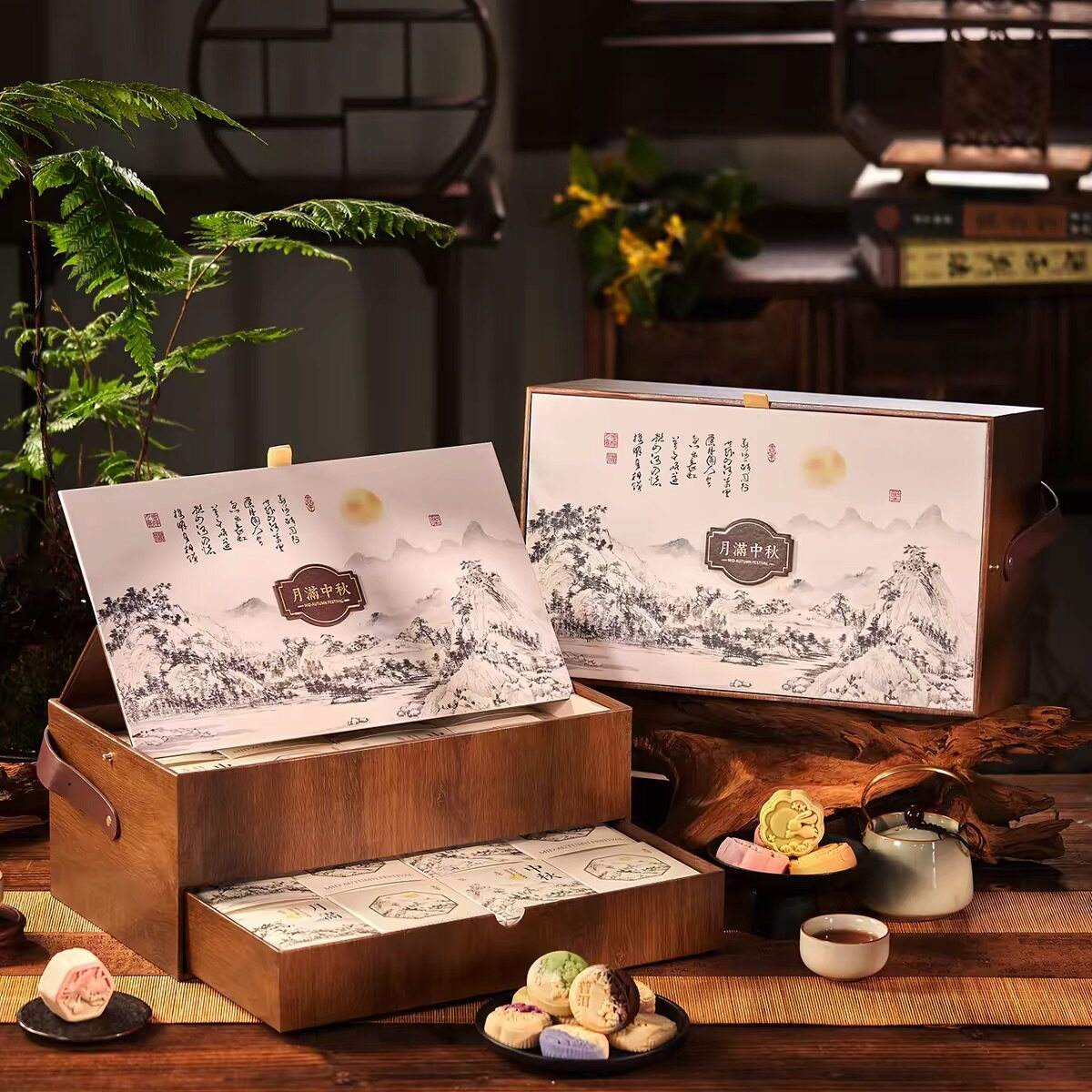 中秋月饼中式山水画月饼礼盒装传统糕点中秋节送礼木质包装盒