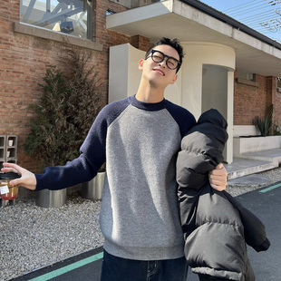 王几又 时尚拼色插肩袖毛衣男秋冬加厚圆领套头藏蓝色打底针织衫