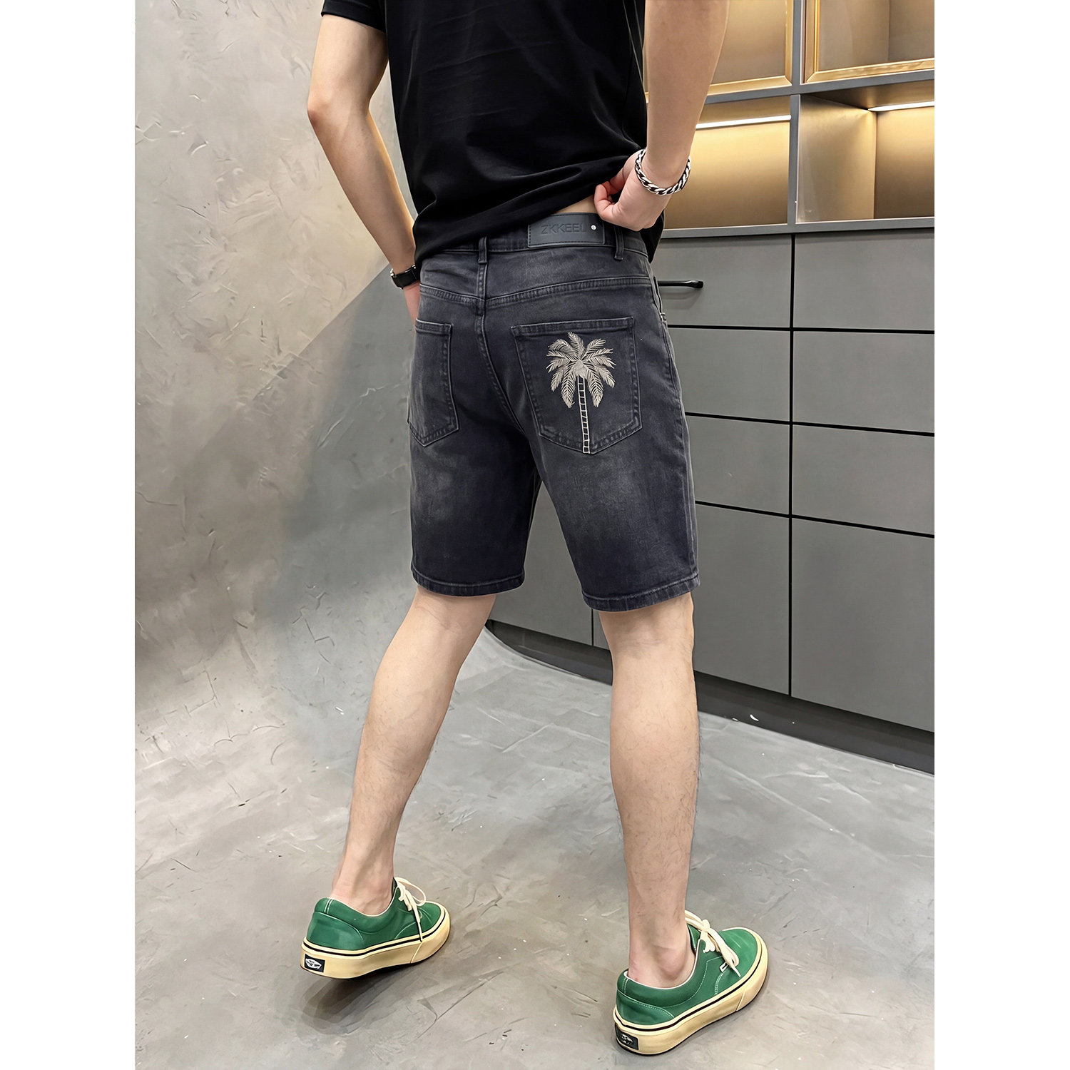 黑灰水洗椰树刺绣牛仔短