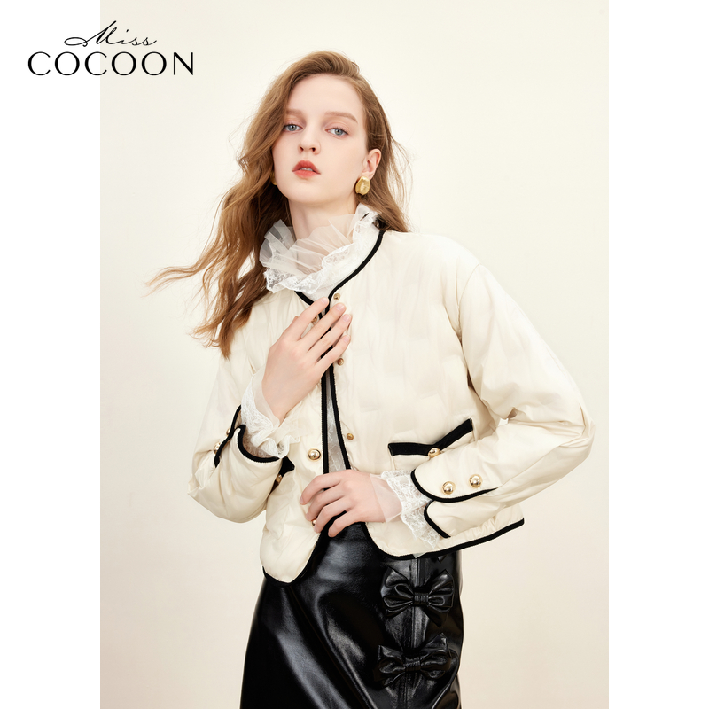 可可尼cocoon撞色小香风几何压胶短款廓形米色轻薄羽绒服