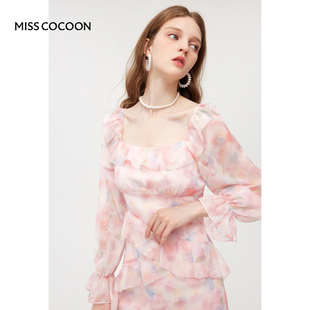 MISSCOCOON晕染感印花雪纺连衣裙不规则开叉荷叶边粉色秋款