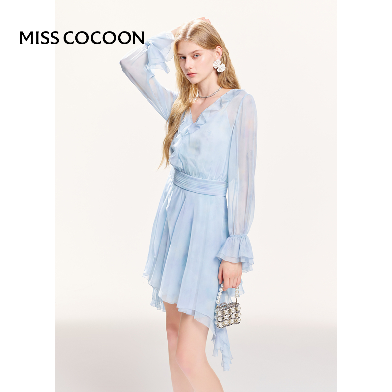 MISSCOCOON荷叶边钉钻V领渐变蓝连衣裙度假风波浪裙摆秋款
