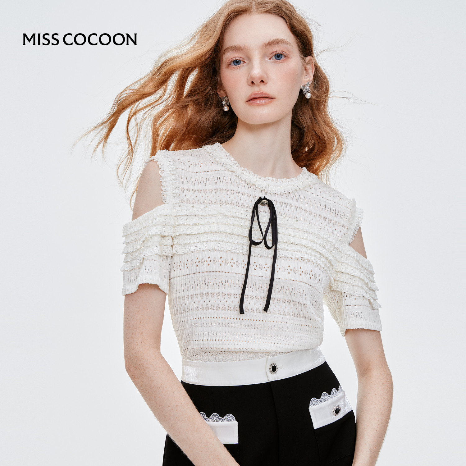 MISSCOCOON撞色蝴蝶结露肩针织小衫珍珠波浪花边上衣夏新款
