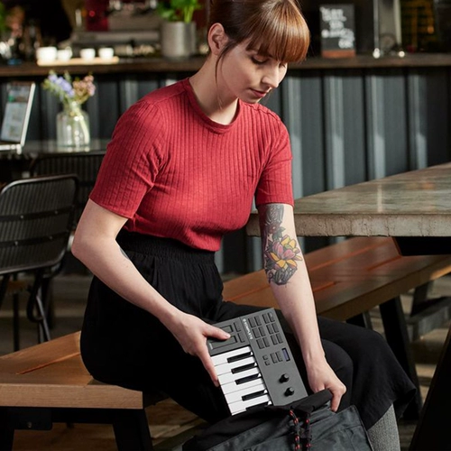 SF Ni KOMPTETE KONTROL M32 A25A49A61 Portable Midi -контроллер клавиатуры