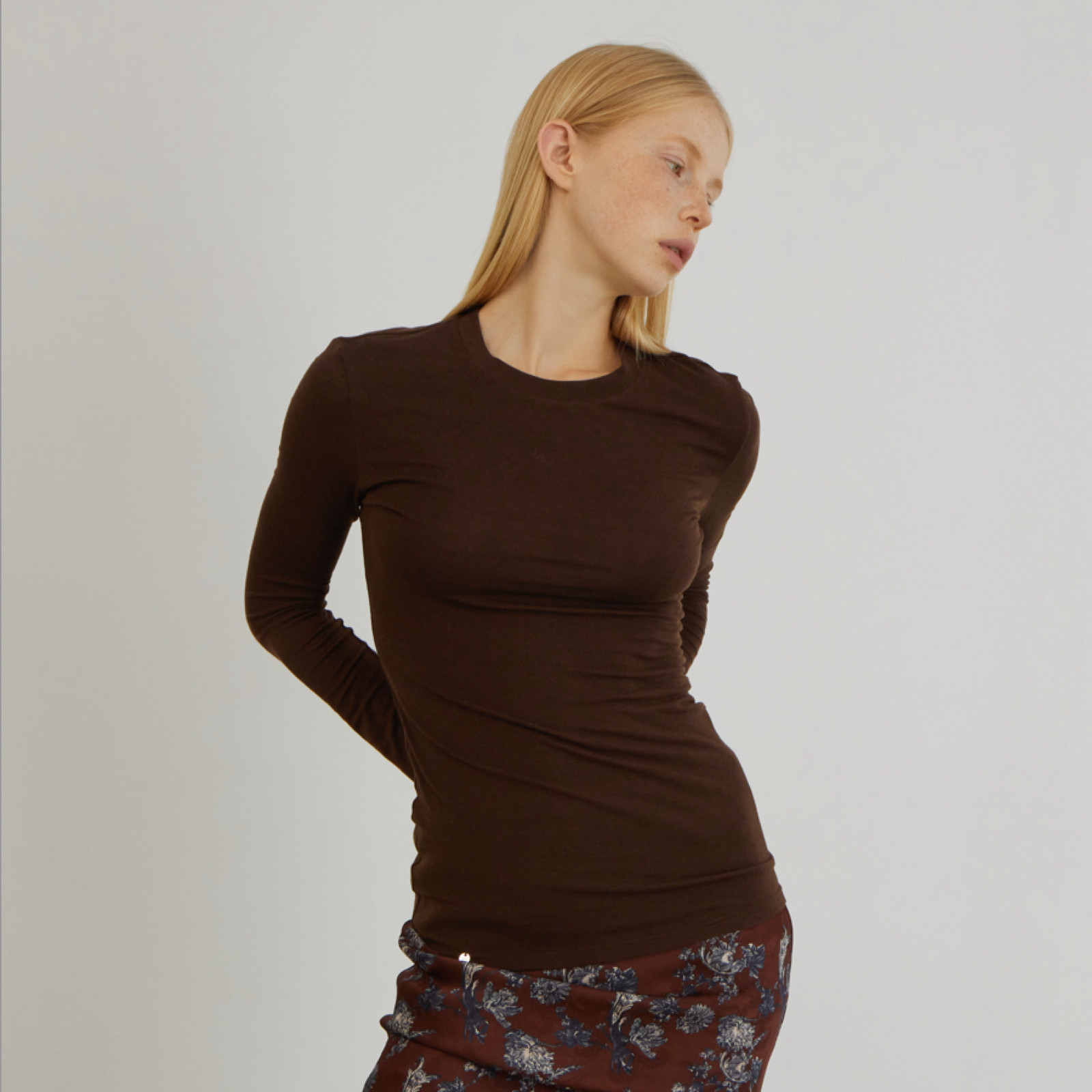 柔软舒适天丝女通勤圆领