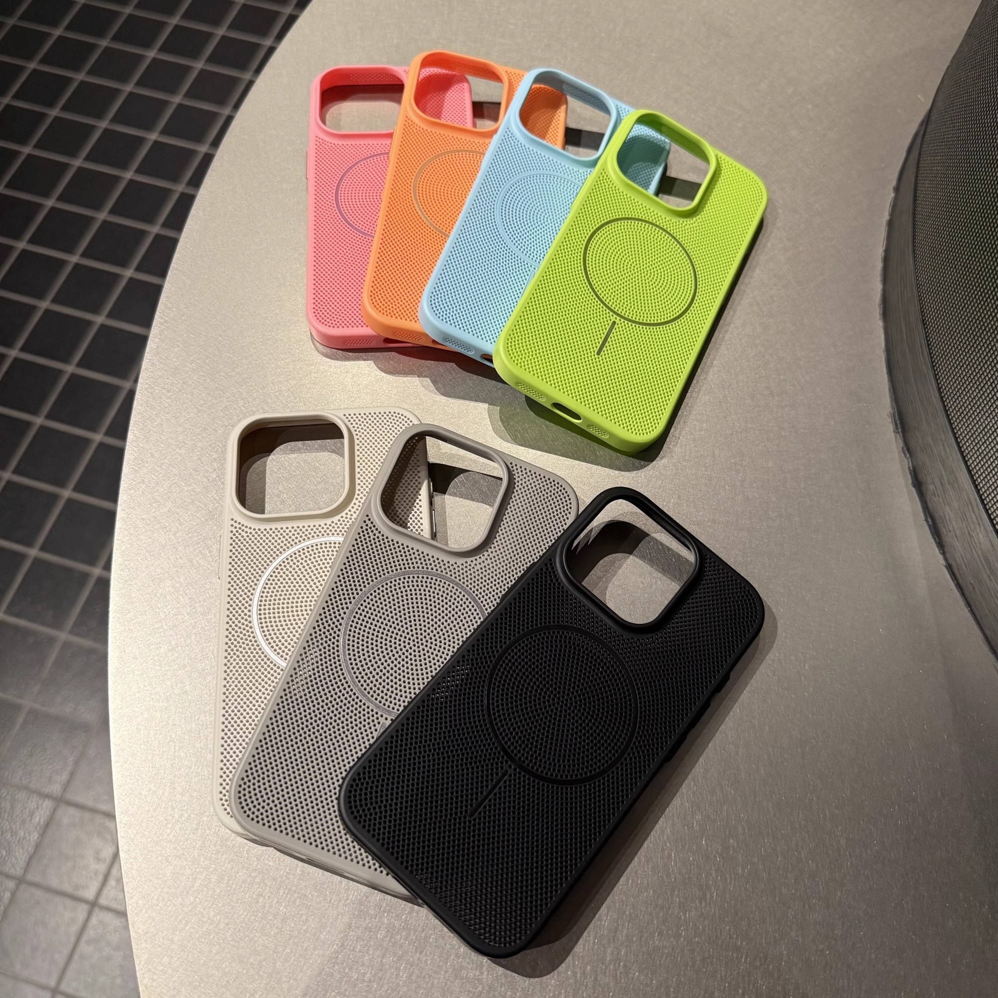 网孔镂空散热无线磁吸适用苹果16Promax/15/14/13/12/11手机壳iPhone17pro超薄磨砂plus男女全包防滑ip保护套
