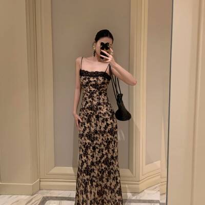 Middletone | 清野裙 45度斜裁印花雪纺蕾丝洋装覆古度假吊带裙