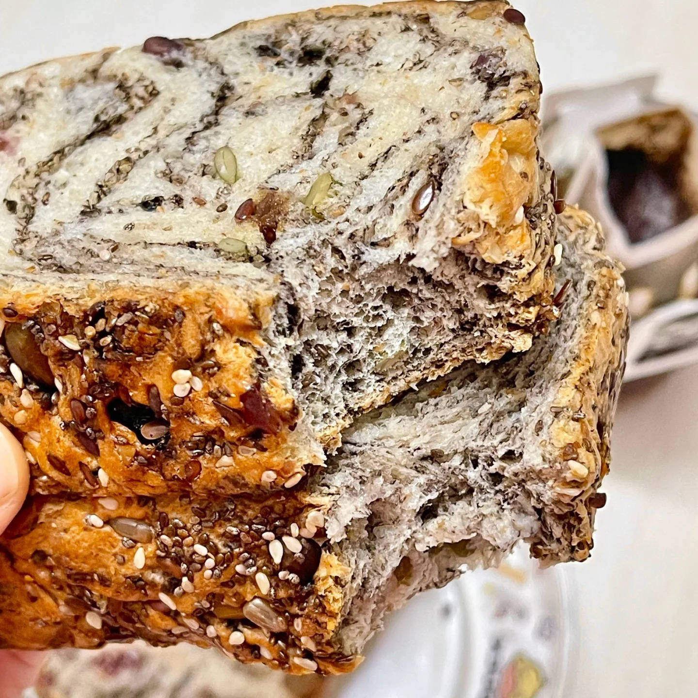 即食牛乳坚果全麦厚切吐司面包