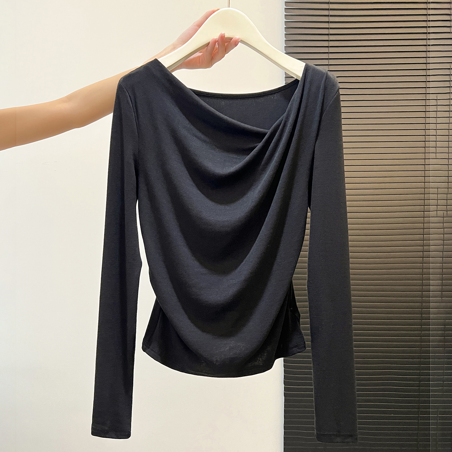 拉夏贝尔法式荡领斜肩长袖女2025