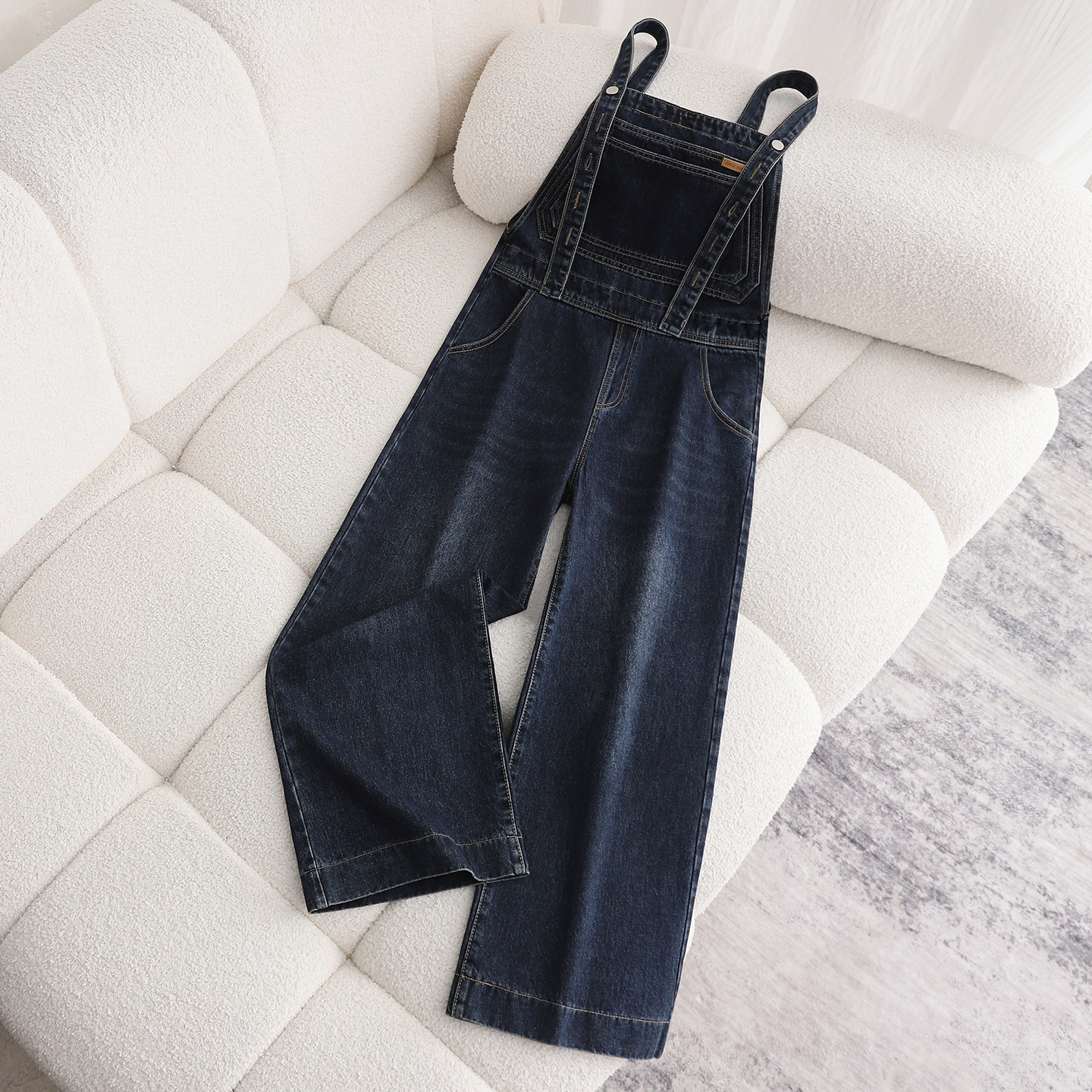 拉夏贝尔复古蓝牛仔背带裤女冬新款小个子宽松时尚百搭连体阔腿裤