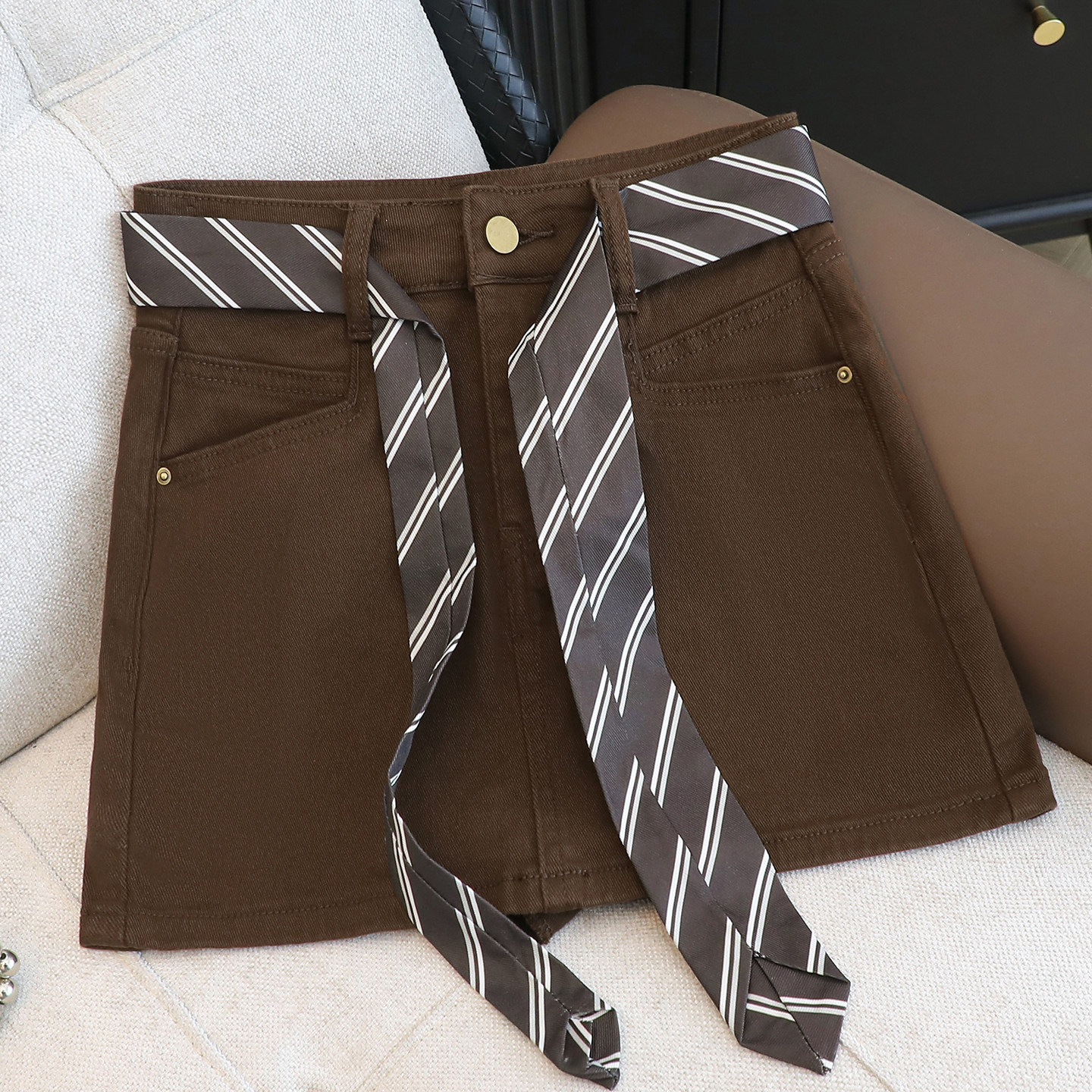 拉夏贝尔咖啡色高腰紧身牛仔短裙女2026夏时尚修身显瘦半身包臀裙