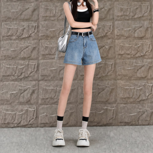 拉夏贝尔浅蓝色牛仔短裤女