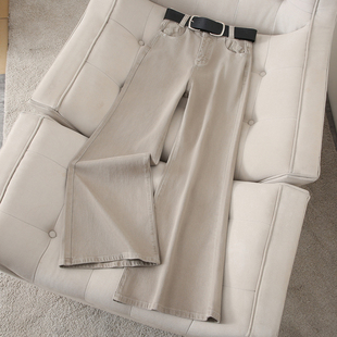 拉夏贝尔卡其色微喇牛仔裤女2026春秋新款高腰不贴腿拖地喇叭裤子