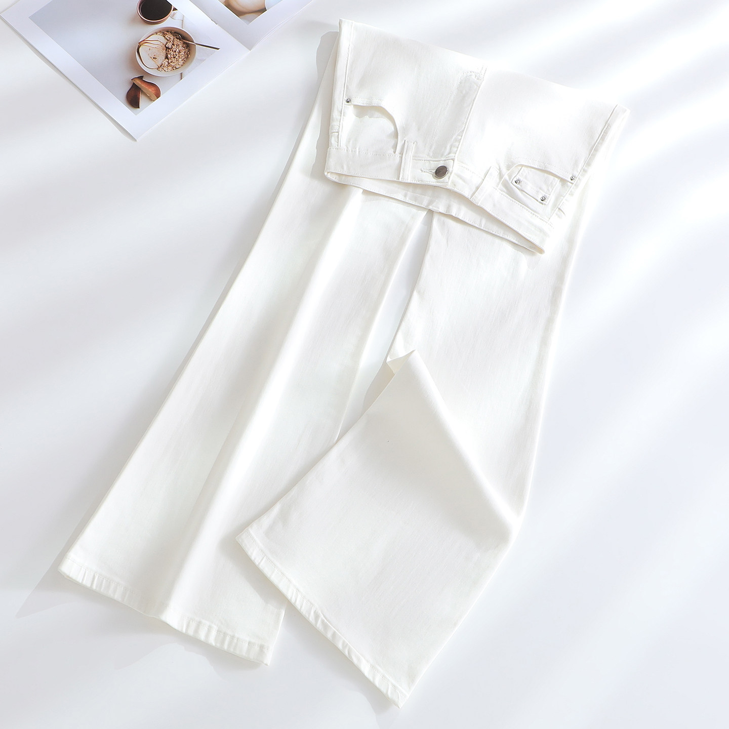 拉夏贝尔白色微喇牛仔裤女2026年夏季新款高腰紧身显瘦修身马蹄裤