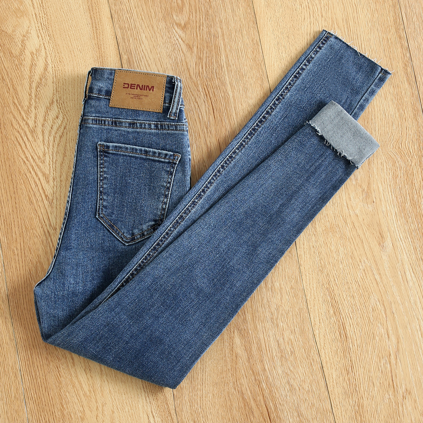 拉夏贝尔紧身小脚牛仔裤女2025秋