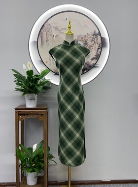 绿色无袖旗袍2026年新款夏季素雅复古气质年轻款改良格子连衣裙女