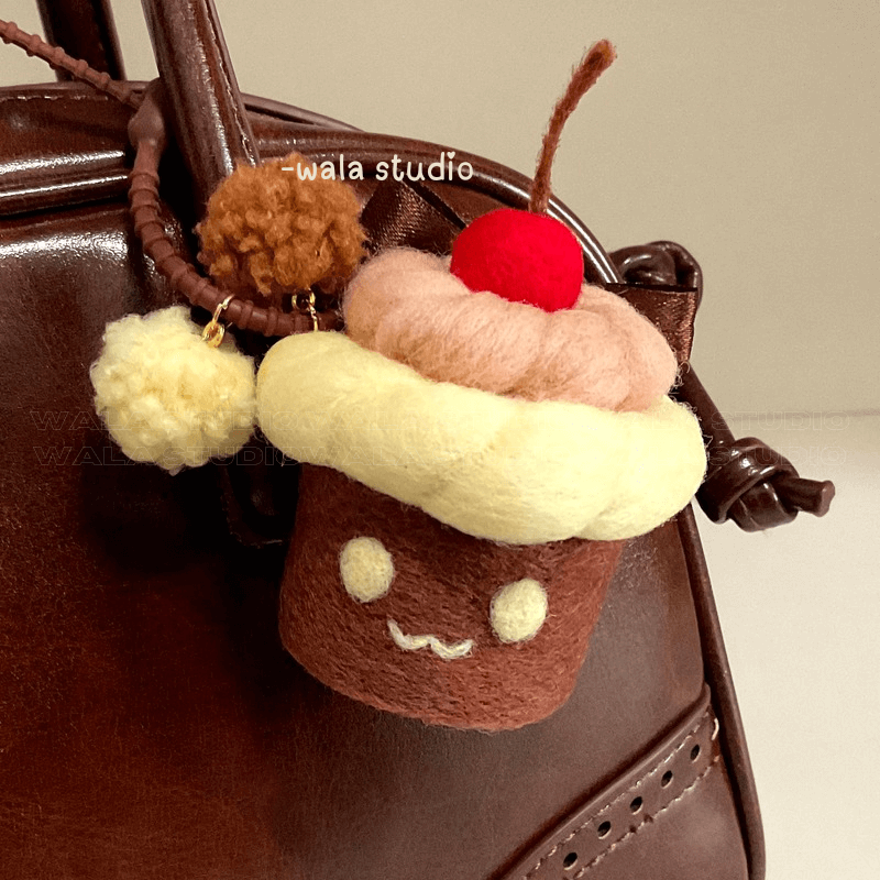 wala原创樱桃蛋糕可爱治愈小挂件超好看的包包挂件小毛球包包挂饰