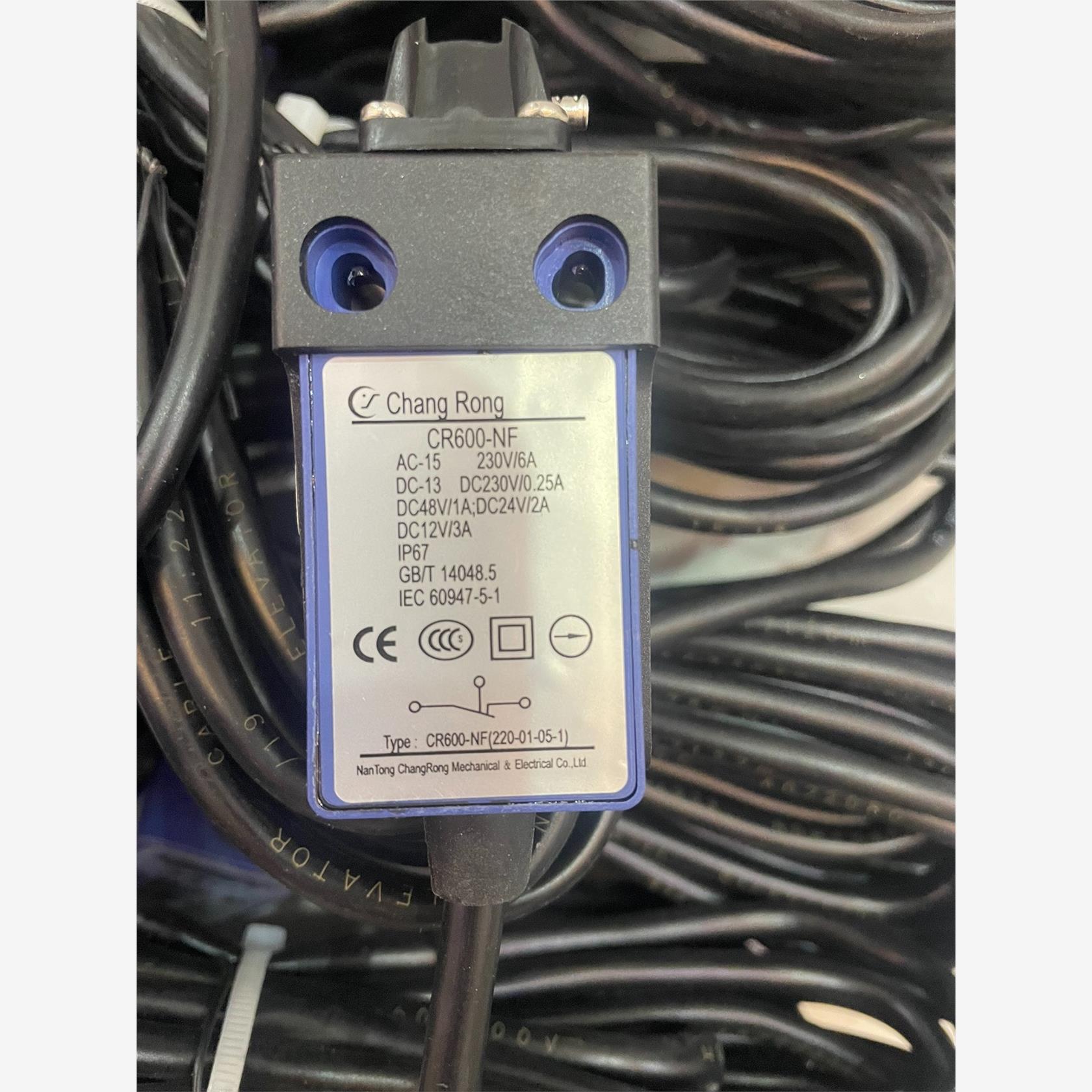 日立电梯底坑涨紧轮开关cr600-nf带线一共12套