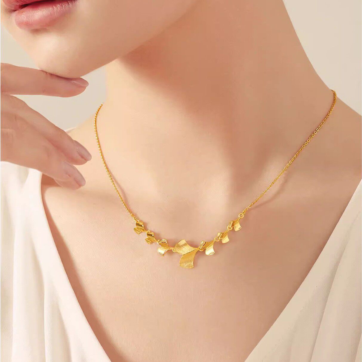 新中式国风越南沙金复古拉丝七朵银杏叶黄金色锁骨项链女款首饰