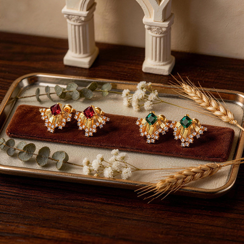 法式宫廷风拉丝仿真金艺镶嵌红绿锆石铜耳钉中古复古越南沙金耳饰