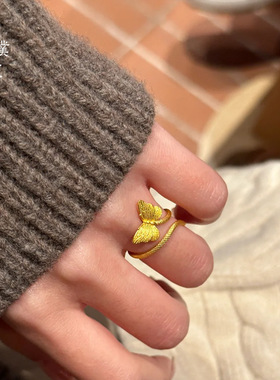 金店同款沙金蝴蝶与灵蛇缠绕宿命感黄金指环小众设计感食锡金指戒
