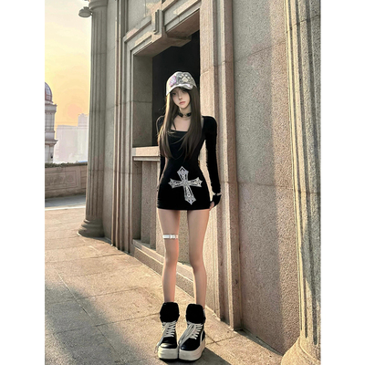 黑色十字架印花长袖中长款打底衫