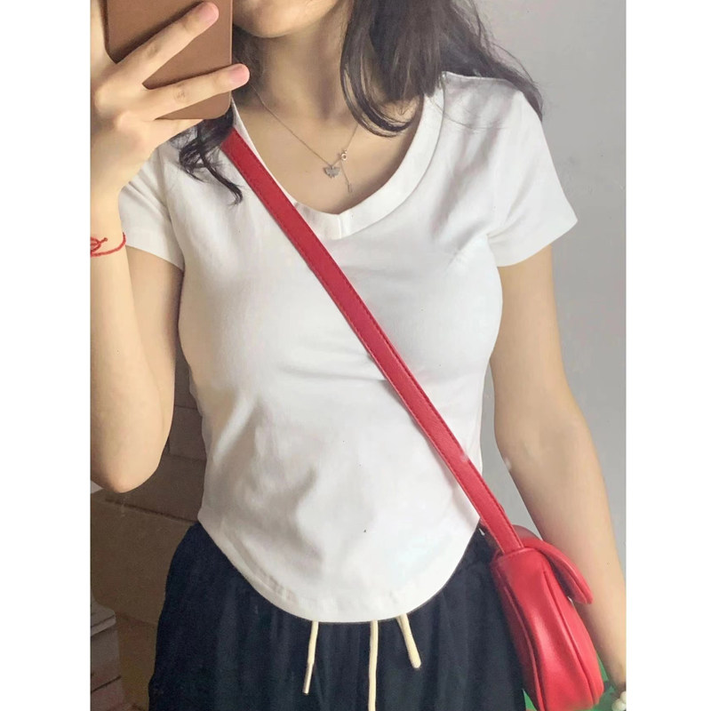 纯欲风白色正肩v领短袖t恤女夏季chic港味短款又甜又辣妹显瘦上衣