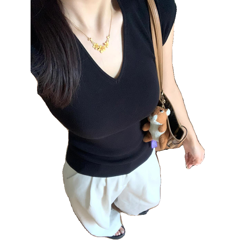 黑色v领正肩短袖t恤女夏季别致纯欲修身甜辣妹性感冰丝针织衫上衣