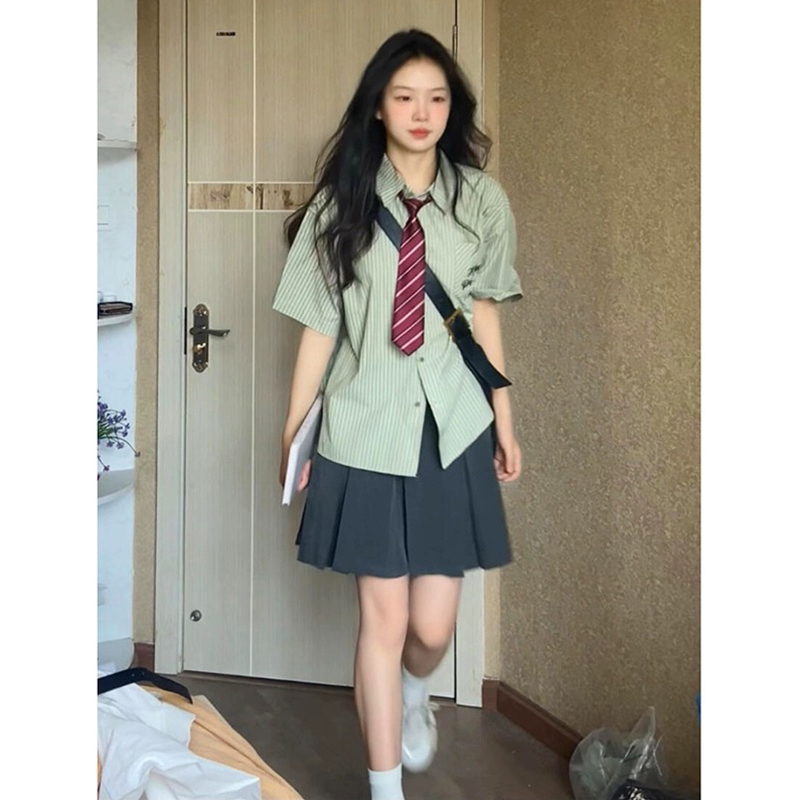 日系学院风条纹短袖衬衫女夏季休闲宽松设计感小众polo衫上衣外套