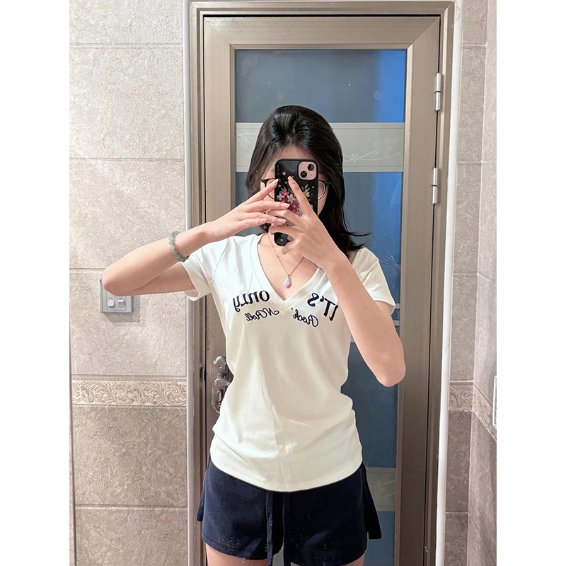 白色V领刺绣收腰短袖正肩设计感t恤女夏季甜辣妹修身显瘦短款上衣