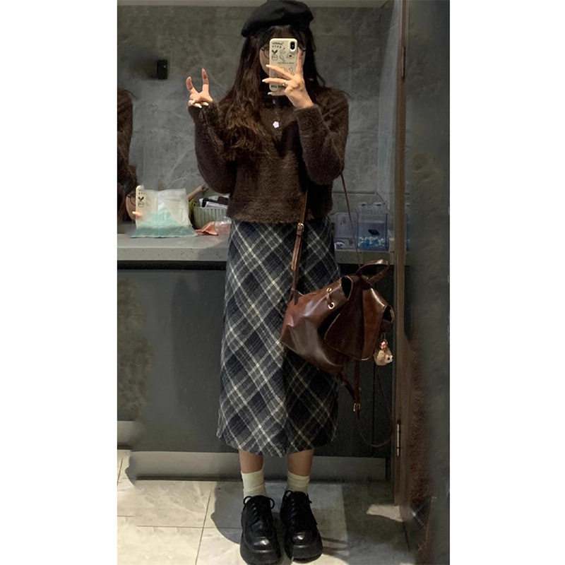 复古毛呢格子半身裙女2026春新款高腰a字小个子包臀裙中长款