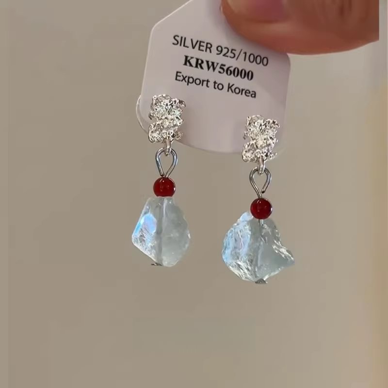 「蓝溪水晶」清冷感水透海蓝耳钉