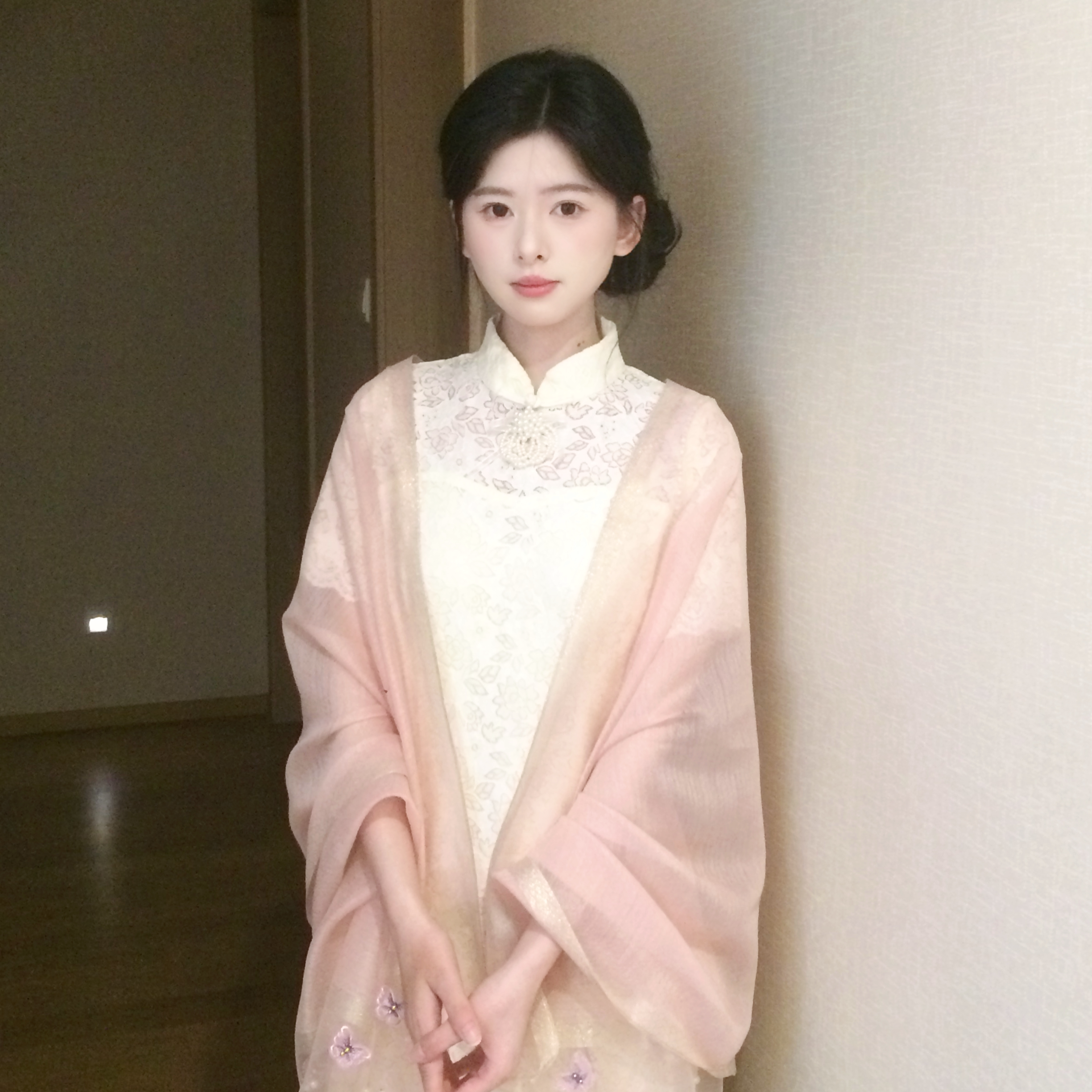 温柔浅粉色轻纱薄款丝巾披肩甜美