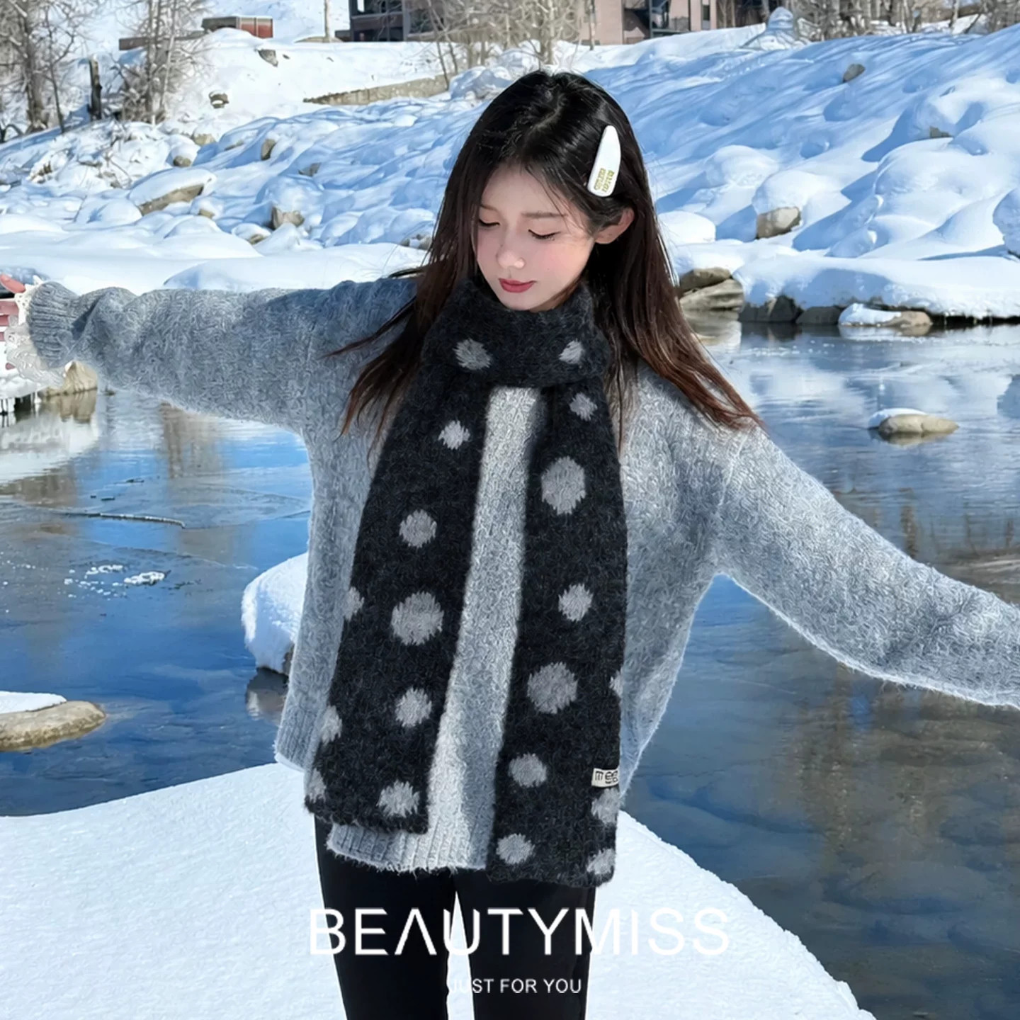 洋气灰色波点含羊毛围巾围脖女