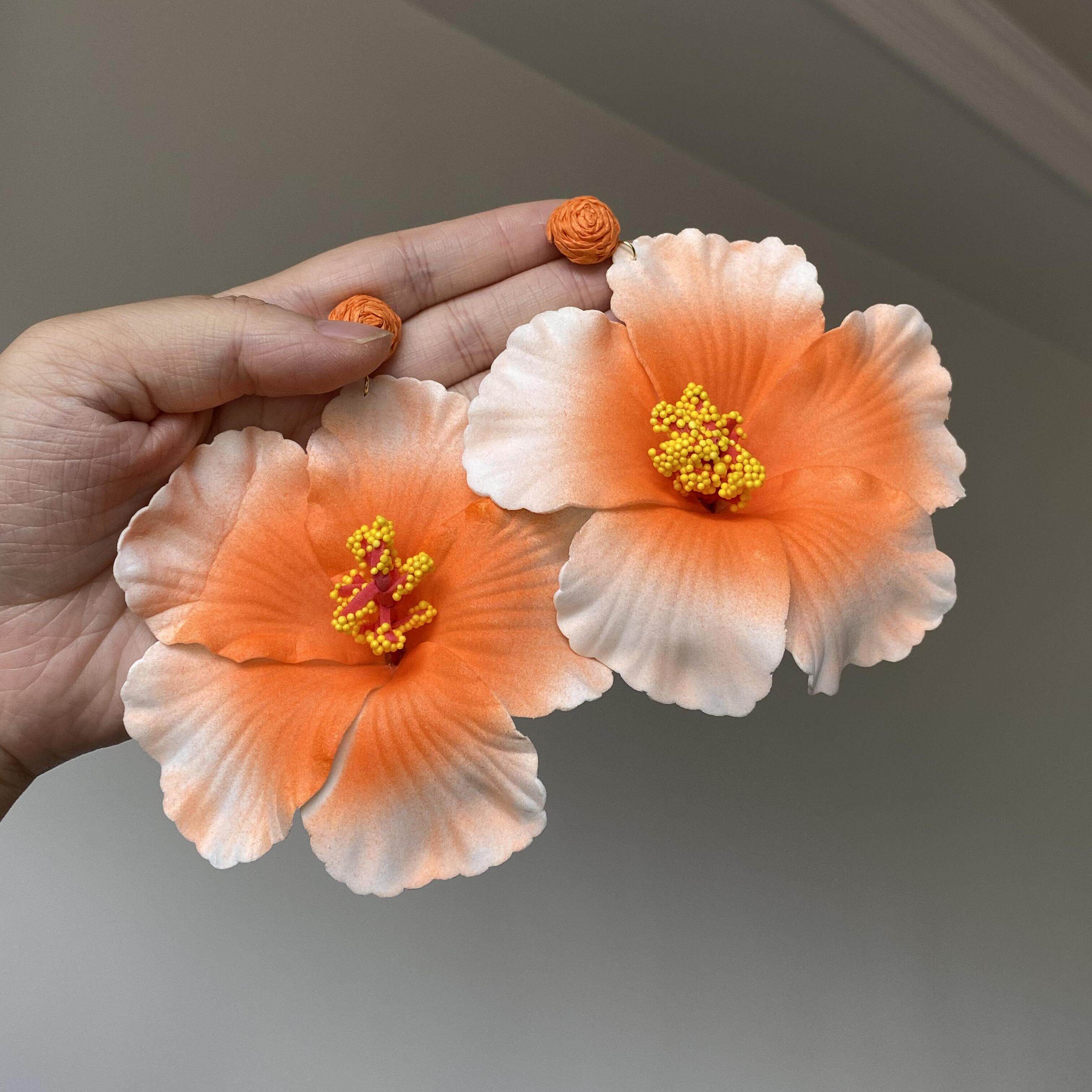「热橙桑亚」大号拉菲草花朵耳环