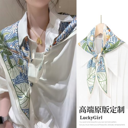 搭配衬衫文艺清新涂鸦丝巾系脖