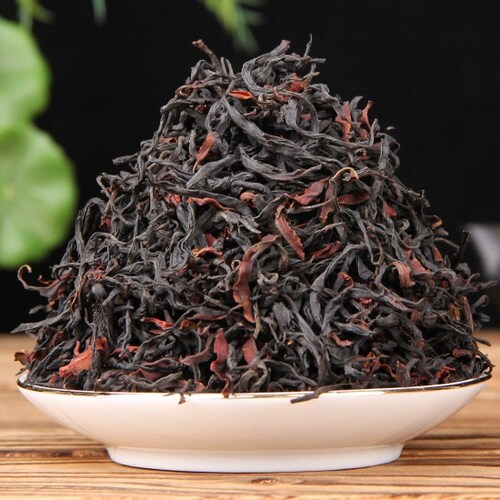 早春古树新茶野生红茶滇红茶云南凤庆荒野千年古树日晒红茶